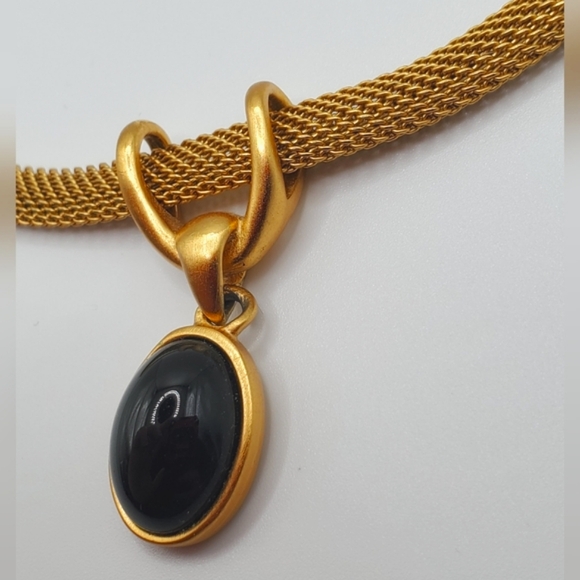 Vintage Gold and Black Mesh Necklace with Teardrop Pendant - Picture 5 of 6